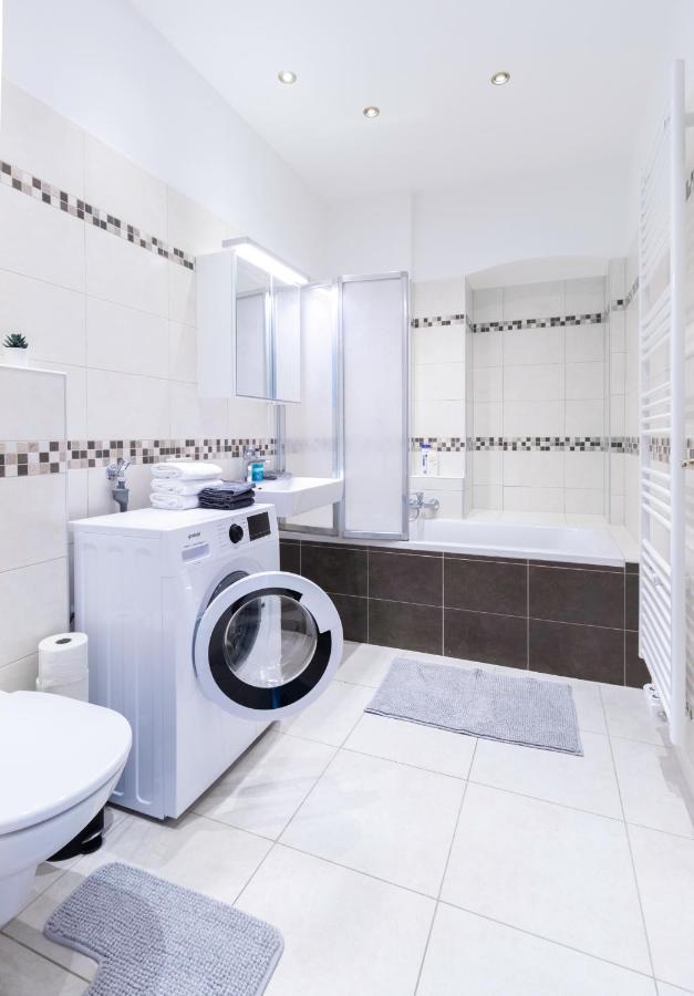 Comfortable, Specious With Inner Garden- Marzstrasse Appartement Wenen